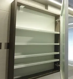 Vestavěná skříň